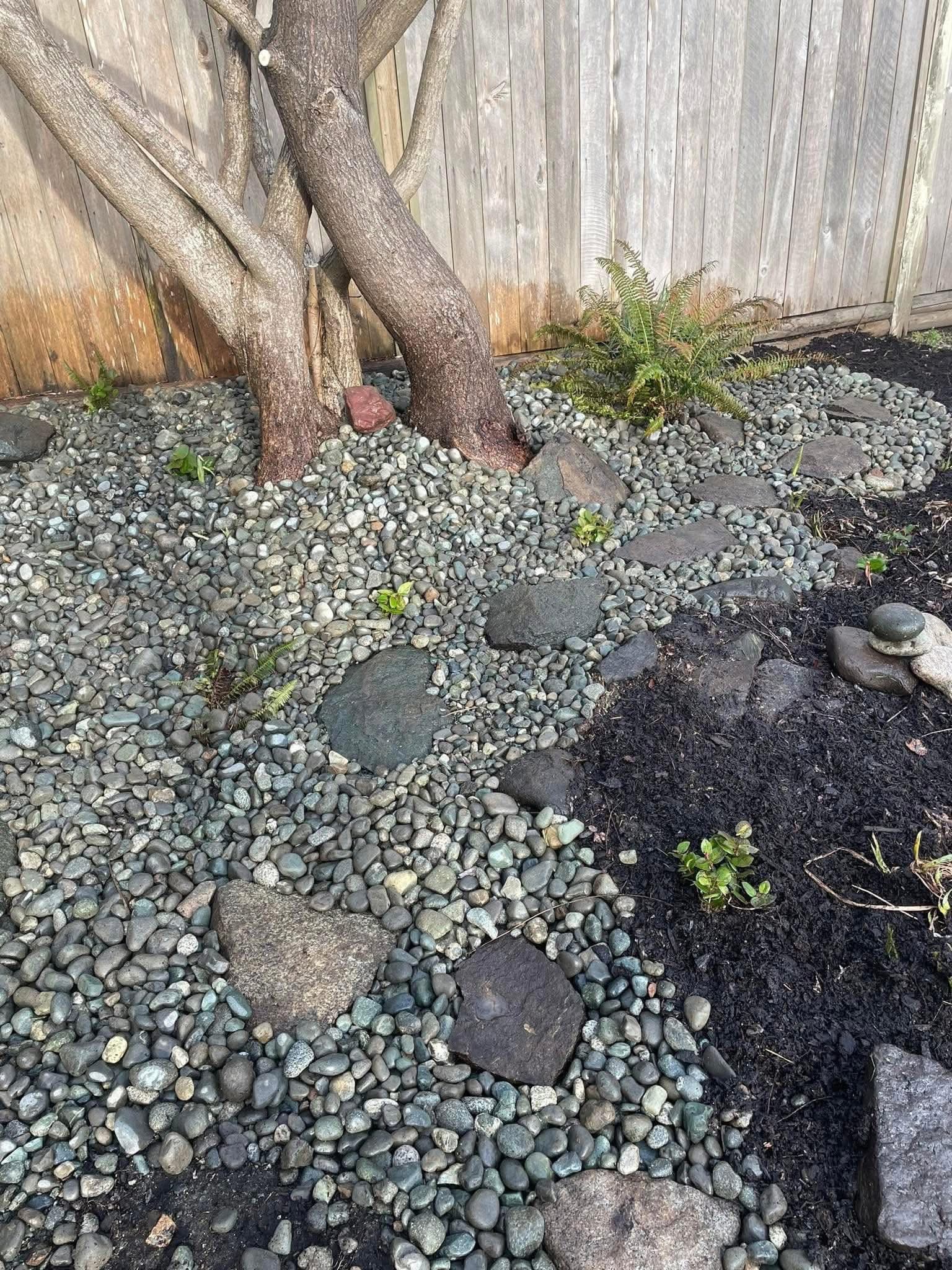 Tree base with mixed gravel during install
